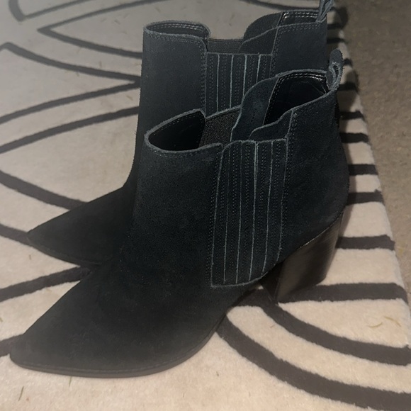 NINE WEST size 11M. Ankle boots. Black leather upper - Picture 2 of 10